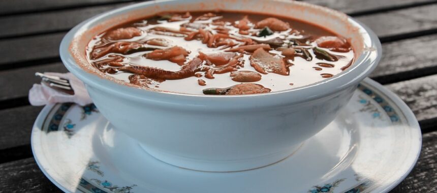 Zupa krem z białą czekoladą – pomysł na ciekawą propozycję obiadową